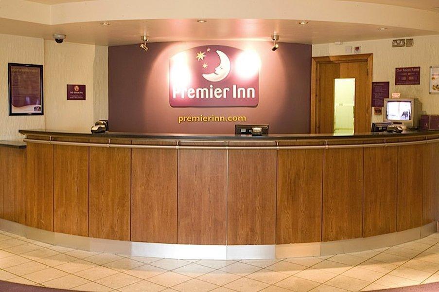 Premier Inn London Heathrow M4/J4 ฮิลลิงดัน ภายนอก รูปภาพ