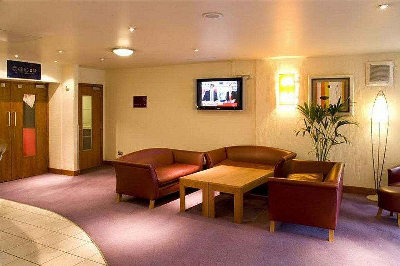 Premier Inn London Heathrow M4/J4 ฮิลลิงดัน ภายนอก รูปภาพ