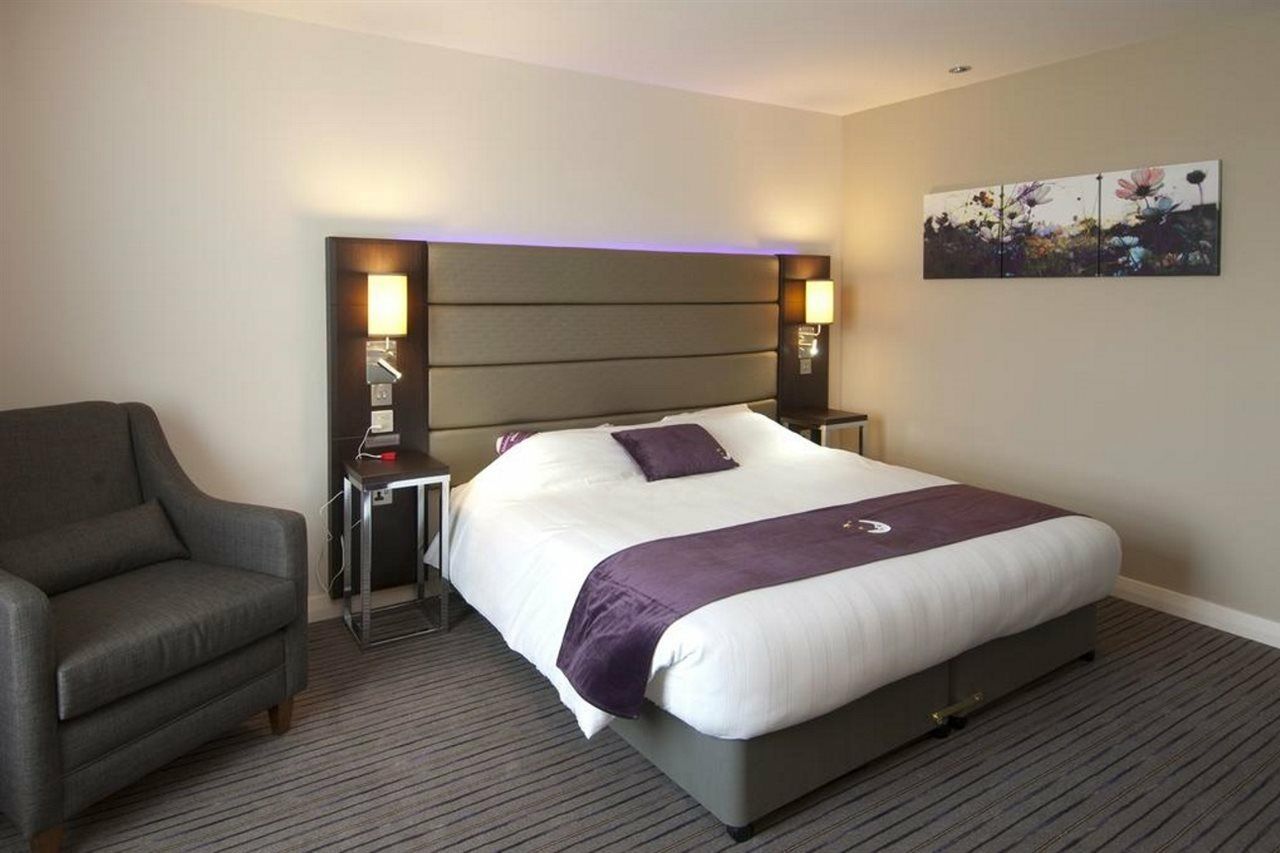 Premier Inn London Heathrow M4/J4 ฮิลลิงดัน ภายนอก รูปภาพ